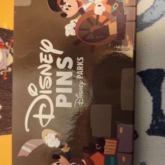 Pirates of the Caribbean pin starter set nwt - Picture 2 of 8